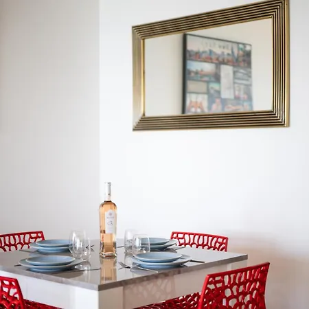 Апартаменты Le Berkeley, Renove 1 Chambre, Front De Mer, Parking, Ac Ментона