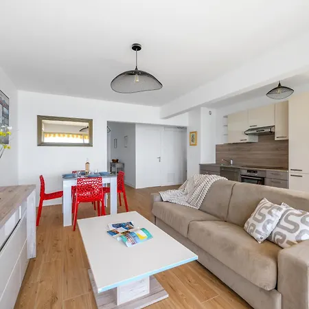 Апартаменты Le Berkeley, Renove 1 Chambre, Front De Mer, Parking, Ac