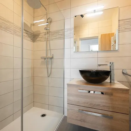 Le Berkeley, Renove 1 Chambre, Front De Mer, Parking, Ac * 芒通