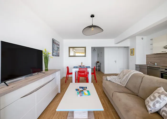 Le Berkeley, Renove 1 Chambre, Front De Mer, Parking, Ac Menton